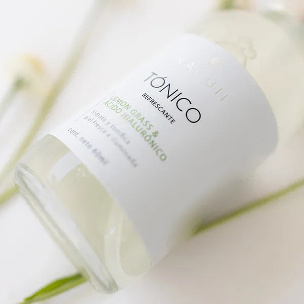Tónico refrescante facial, refresca, reafirma e ilumina la piel.