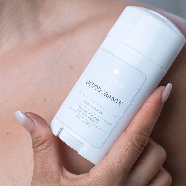 Desodorante natural, aclarante libre de aluminio y parabenos.