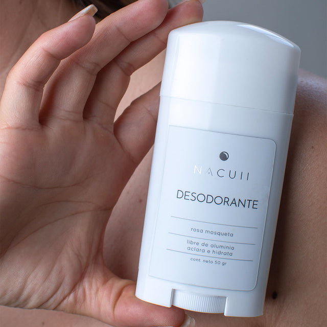 Desodorante natural, aclarante libre de aluminio y parabenos.