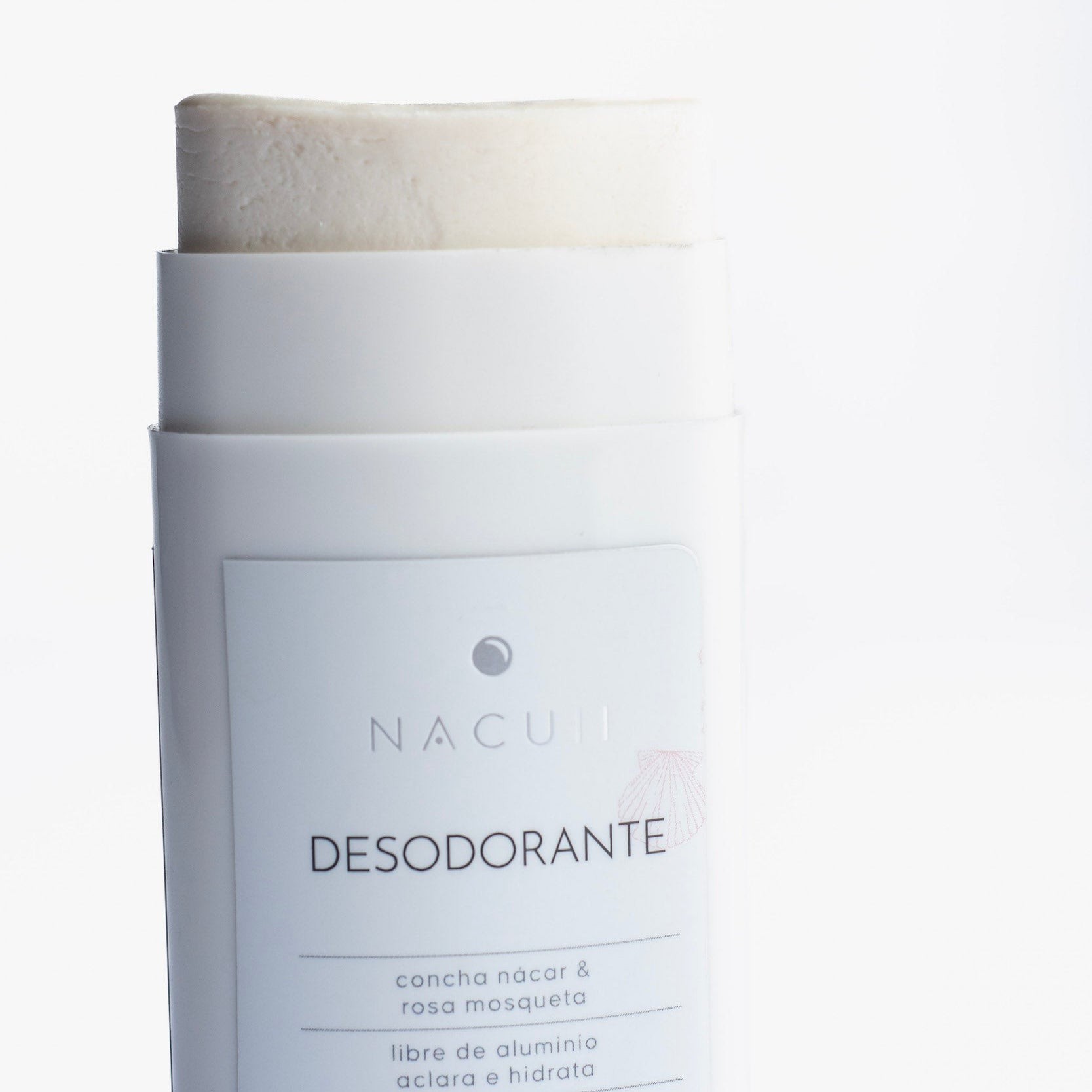 Desodorante natural, aclarante libre de aluminio y parabenos.
