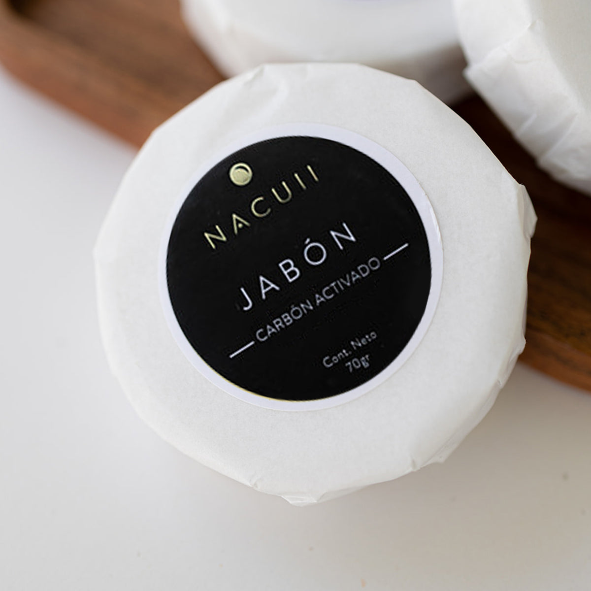 Jabón limpiador facial de carbón activado y té verde natural. Especial para piel grasa y con acné . Limpia e hidrata. 