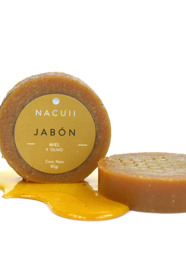 Jabón limpiador facial para piel mixta o grasa.