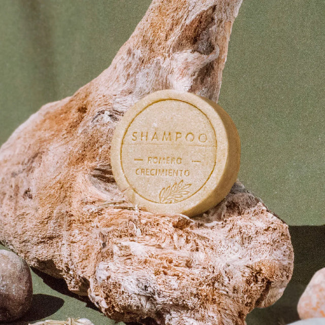 Shampoo libre de parabenos y químicos. Especial para hacer crecer el cabello, controlar la caída y engrosar el cabello.